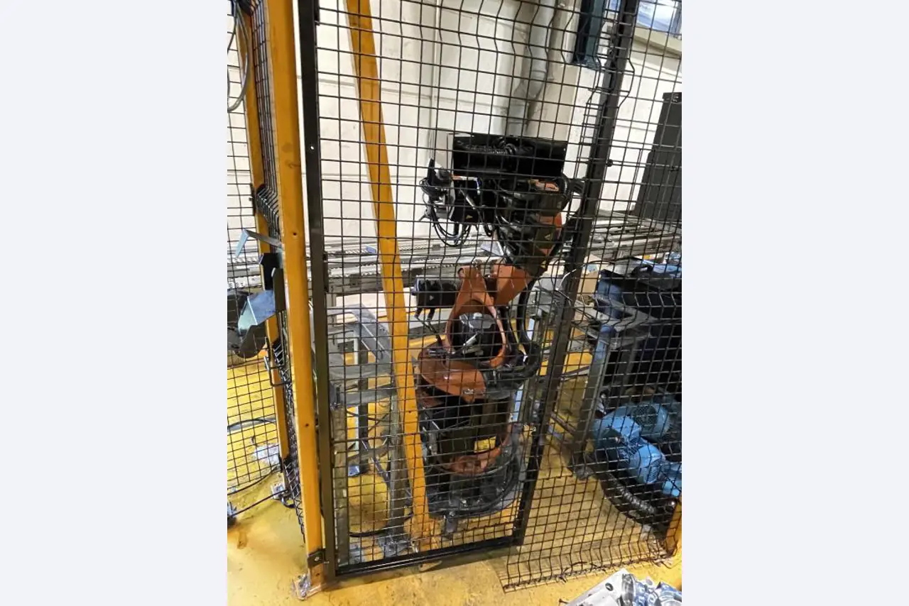 Goed onderhouden bewerkingscentra en robots bij een toeleverancier voor de auto-industrie-3